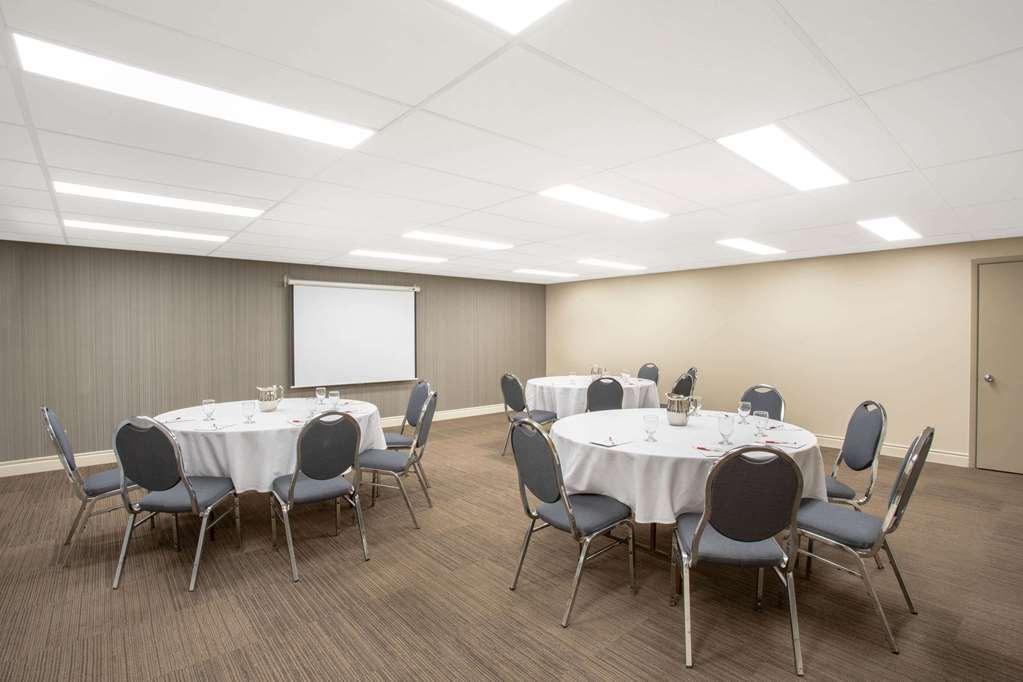 Quality Inn & Conference Centre Kingston Central Létesítmények fotó