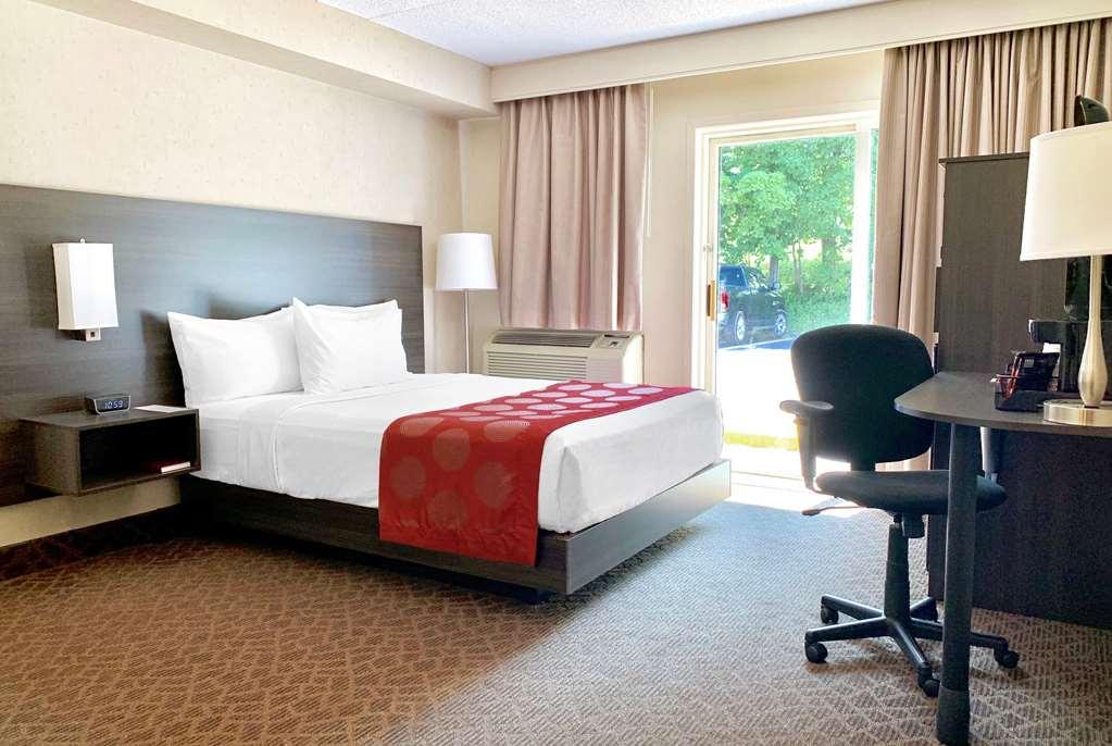 Quality Inn & Conference Centre Kingston Central Szoba fotó