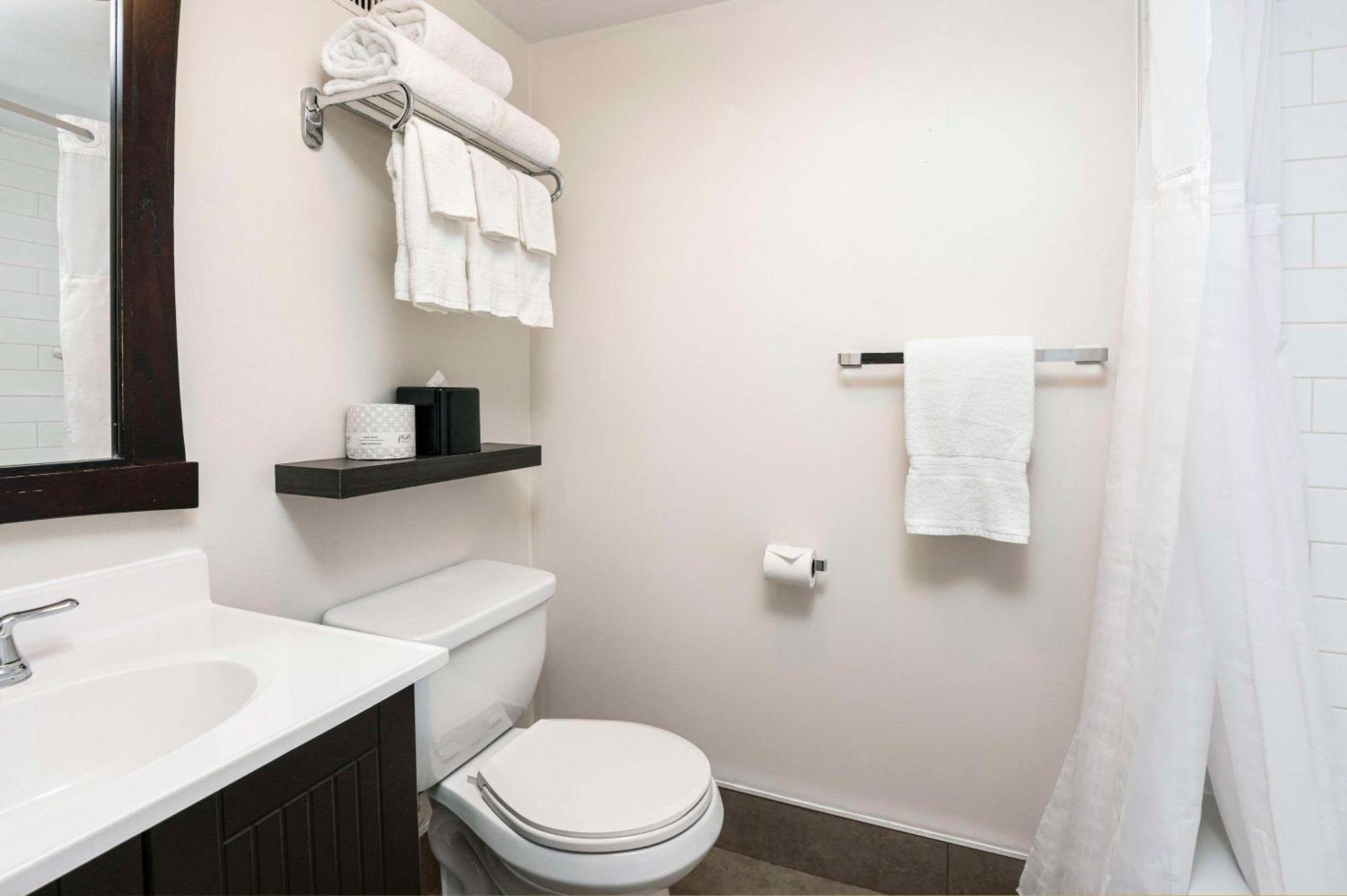 Quality Inn & Conference Centre Kingston Central Kültér fotó