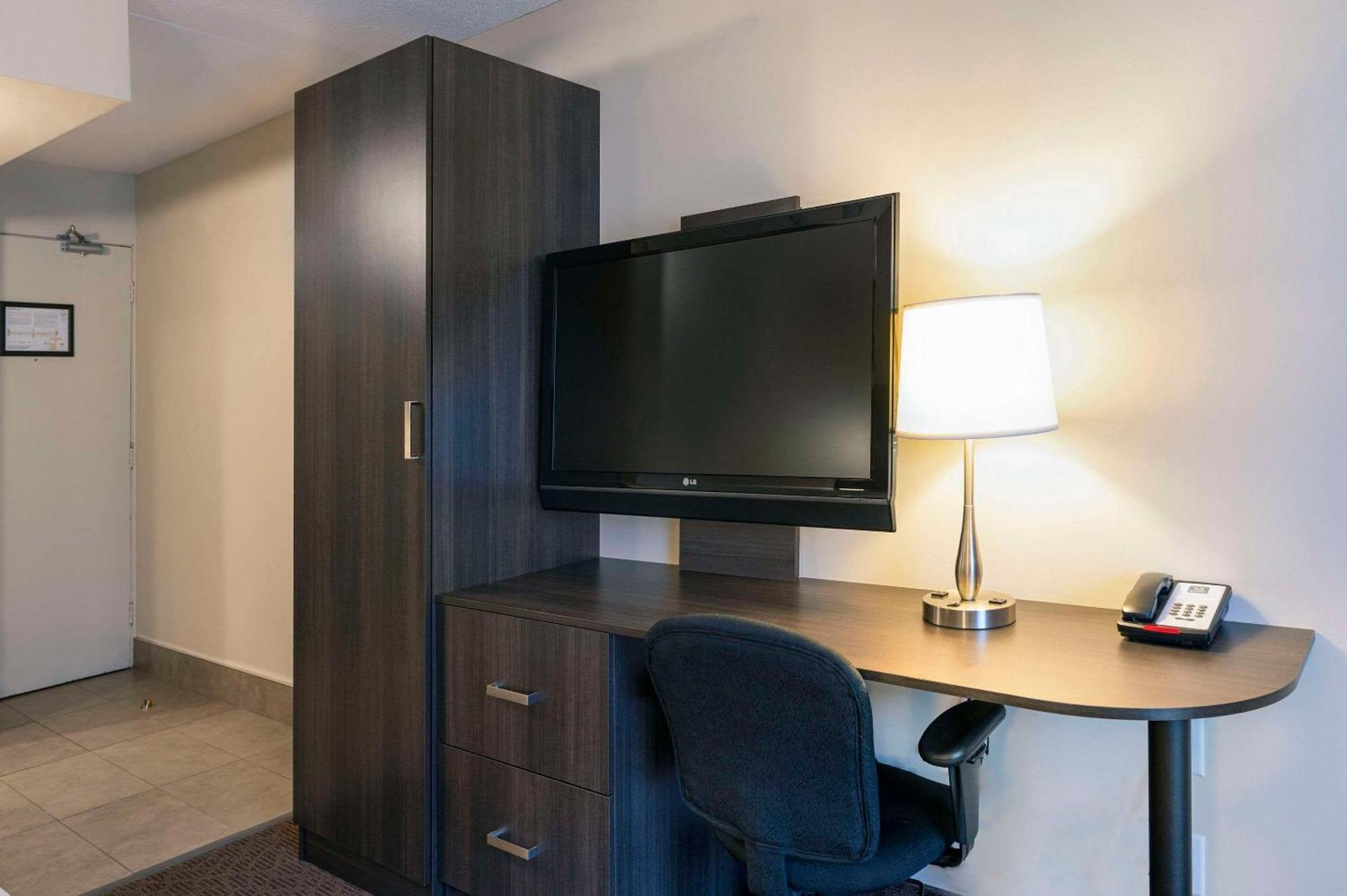 Quality Inn & Conference Centre Kingston Central Kültér fotó