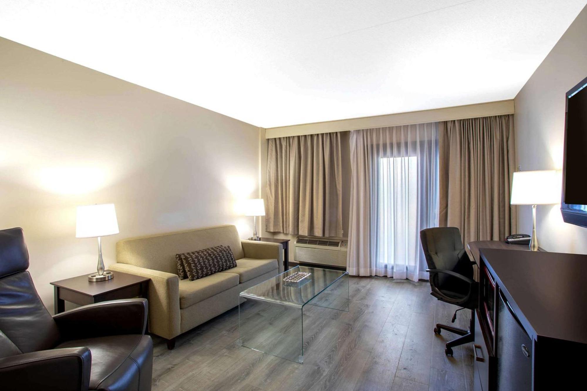 Quality Inn & Conference Centre Kingston Central Kültér fotó