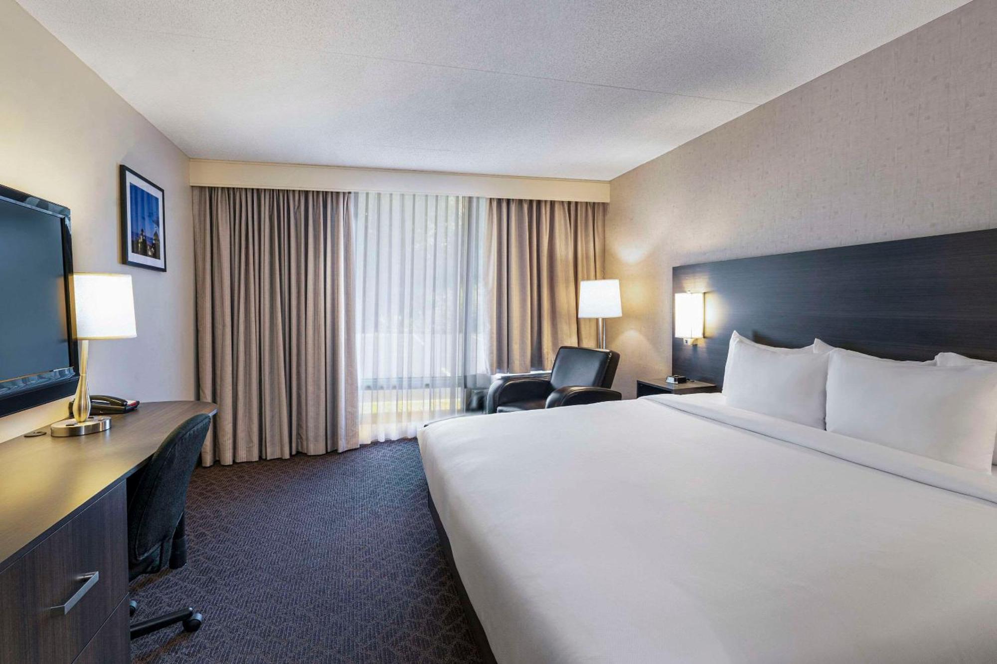 Quality Inn & Conference Centre Kingston Central Kültér fotó