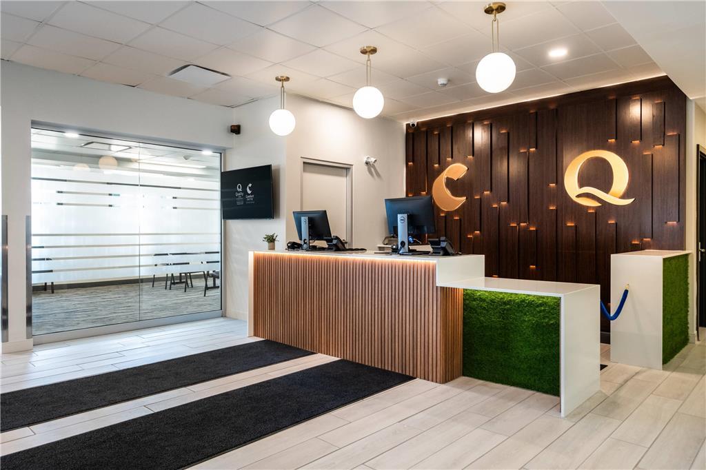 Quality Inn & Conference Centre Kingston Central Beltér fotó