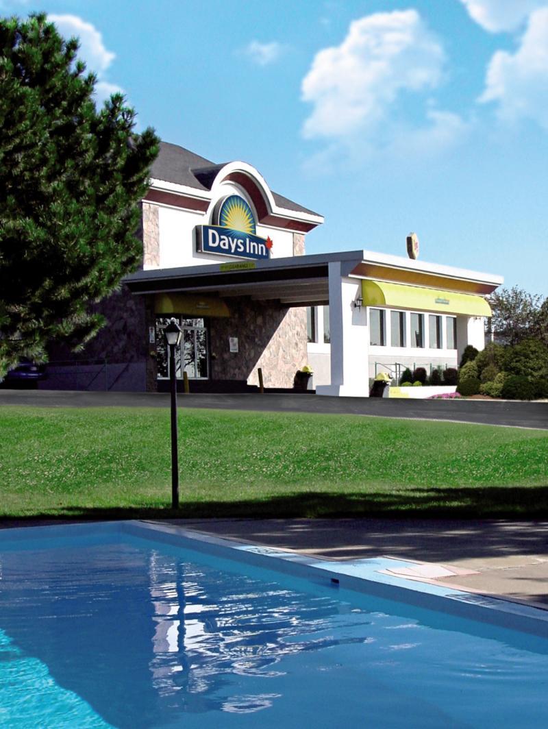 Quality Inn & Conference Centre Kingston Central Kültér fotó